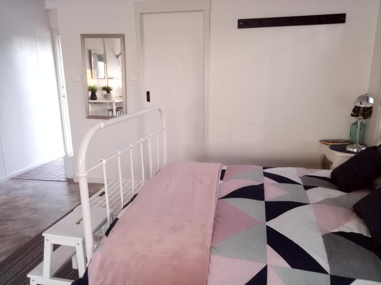 The Husky House Or Little Husky Studio Suite Huskisson Exteriör bild